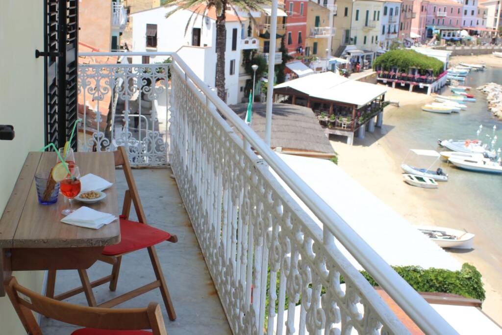 La Casa Di Principino Lägenhet Giglio Porto Exteriör bild